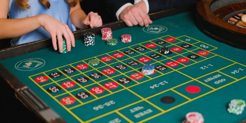 Betting mentorship groups provide efficient, interactive alternatives to traditional methods.